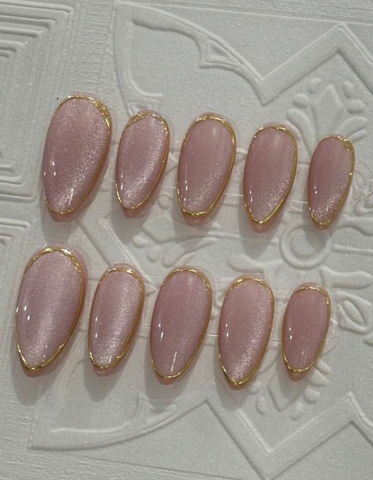 Gulabi Gold Frame press-on nail design