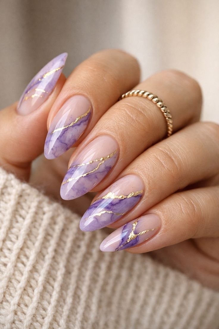 Jamuni Gold Marble press-on nail design