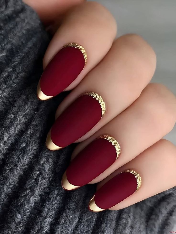 Maharani Maroon & Gold press-on nail design