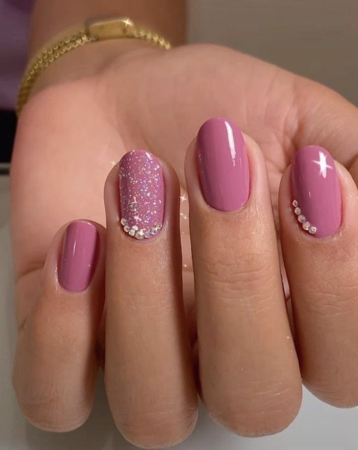 Mauve Jewel Glitter press-on nail design