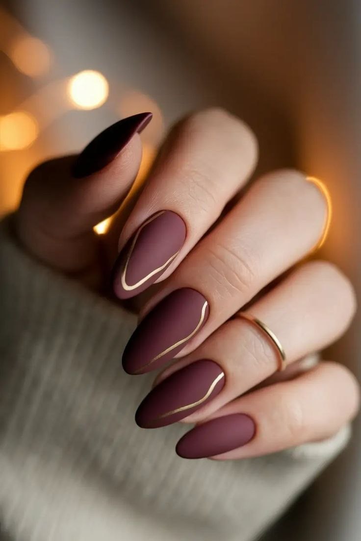 Jamuni Matte Zari Line press-on nail design
