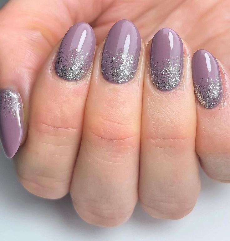 Chandni Silver Glitter Ombre press-on nail design