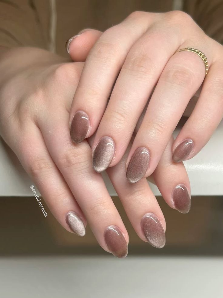 Mocha Velvet Cat Eye press-on nail design